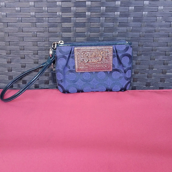 Coach Poppy Glam Navy and Silver Wristlet. 🔥🔥🔥🔥 - Picture 1 of 7